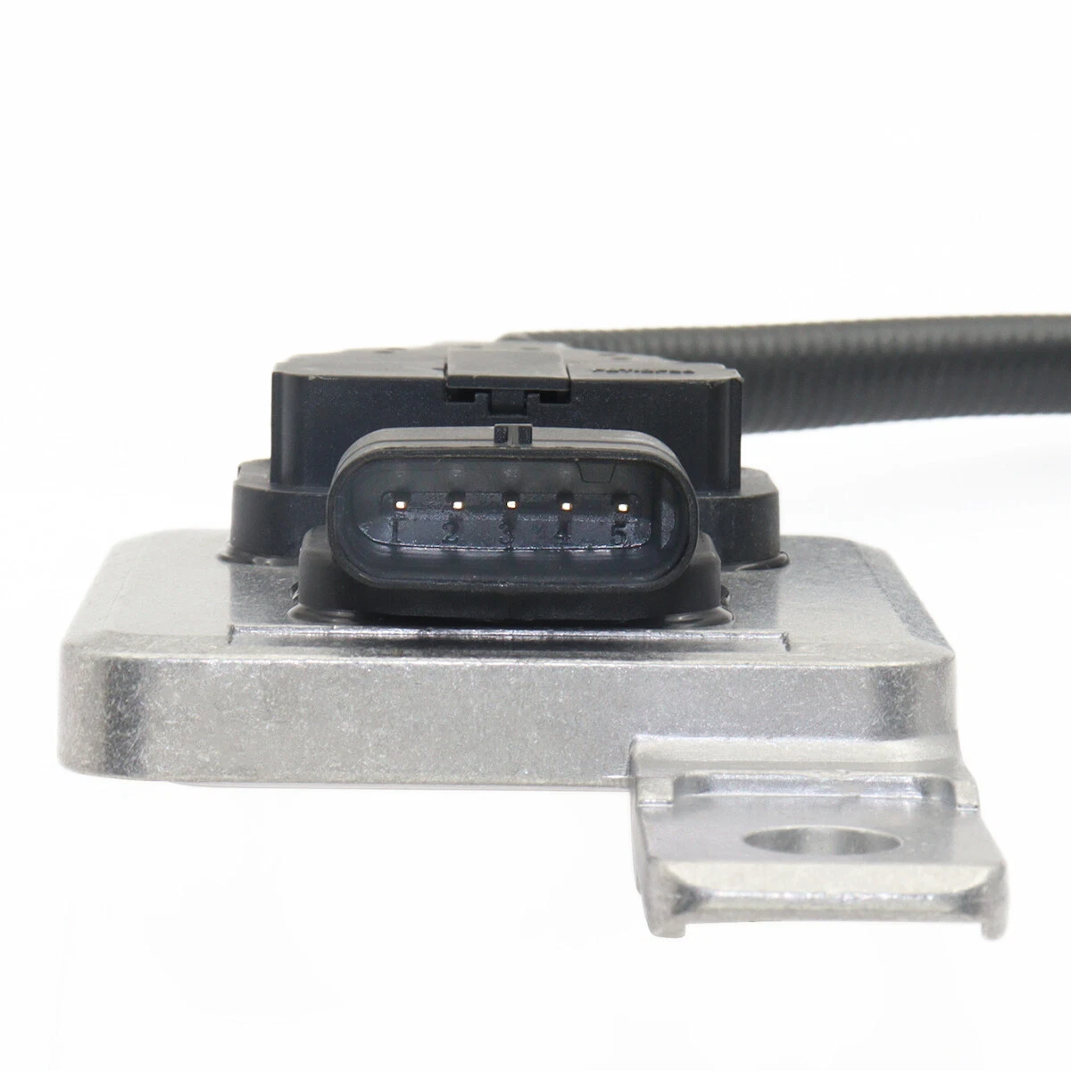 Close‑up of sensor body and thread M20×1.5 for part 8K0907807K